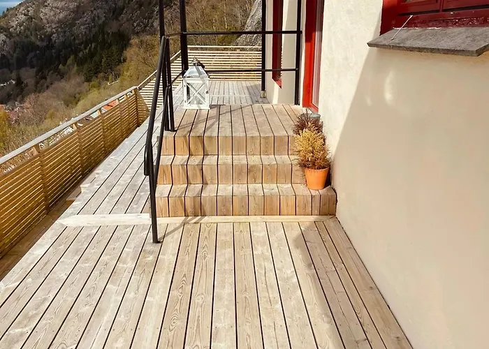 Unique With Fantastic Views * برغن